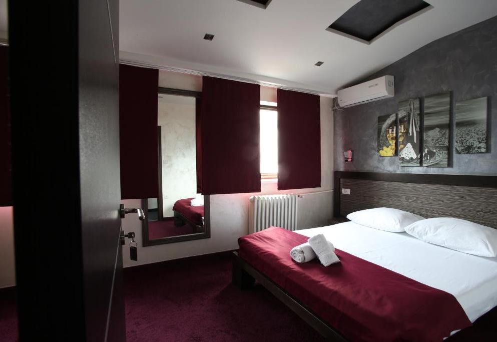 Side One Design Hotel Garni