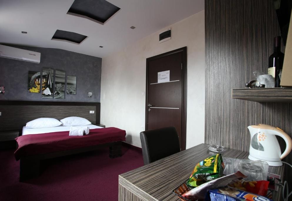 Side One Design Hotel Garni