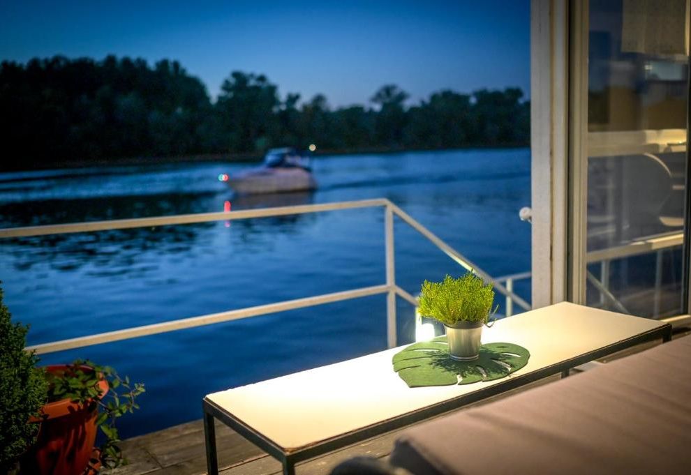 SWEET HOUSE on the river