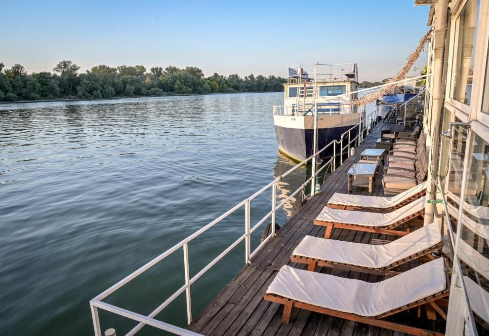 SWEET HOUSE on the river