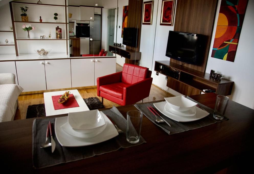 TRIANGLE CITY Apartment 1