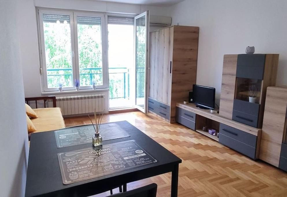 Twenty-one apartman