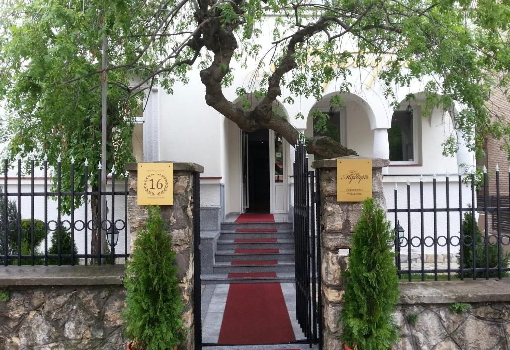 Villa Mystique