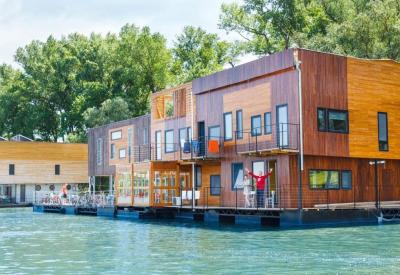 ArkaBarka 2- Floating Dream Rooms and Apartments