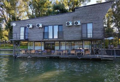 B&B Botel Charlie