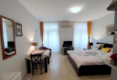 City Center Lovely Studio Apartment