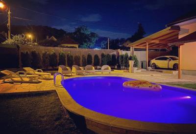 Mika’s Poolhouse
