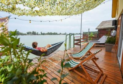 Sagando - Floating house on Sava river