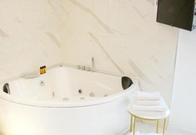 Seven Luxury Suites